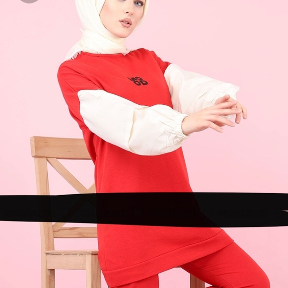 Tracksuit - Picture 3 of 4